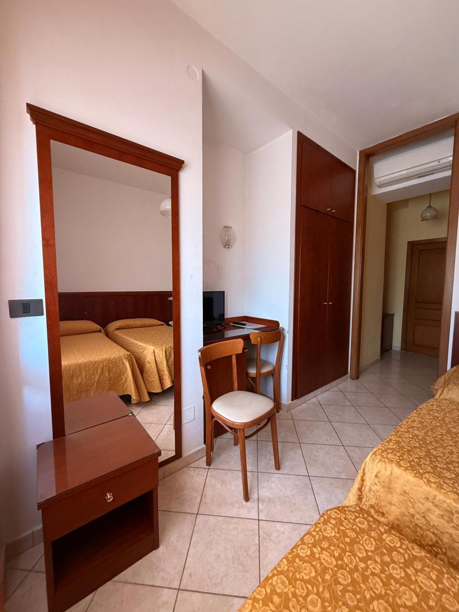 Grifone Hotel Perugia Buitenkant foto