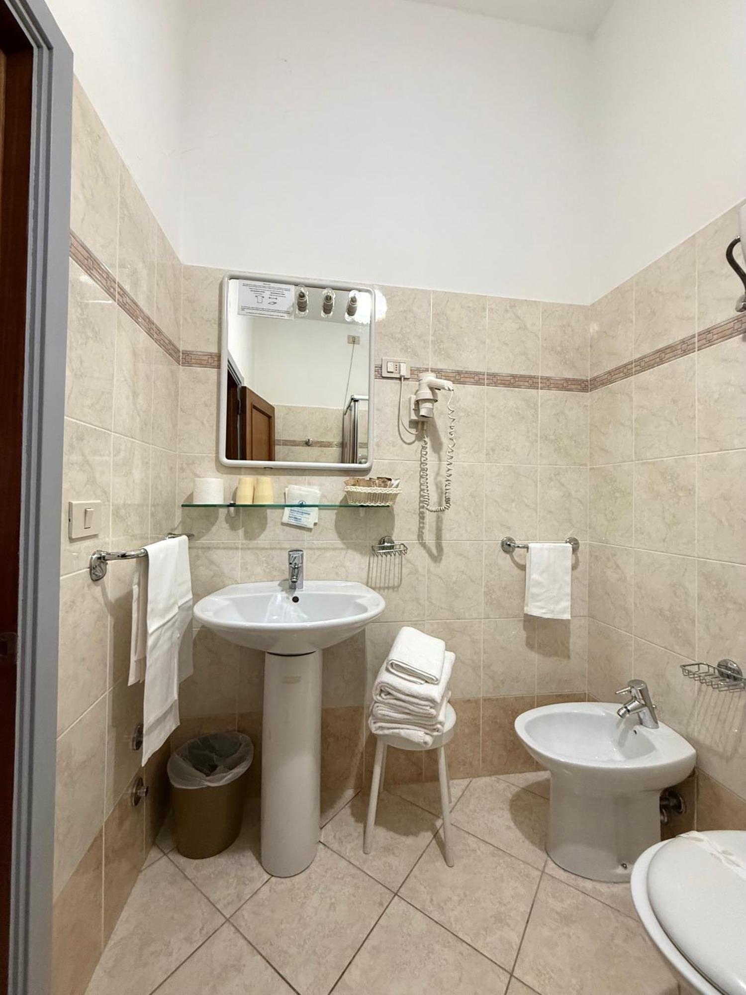Grifone Hotel Perugia Buitenkant foto