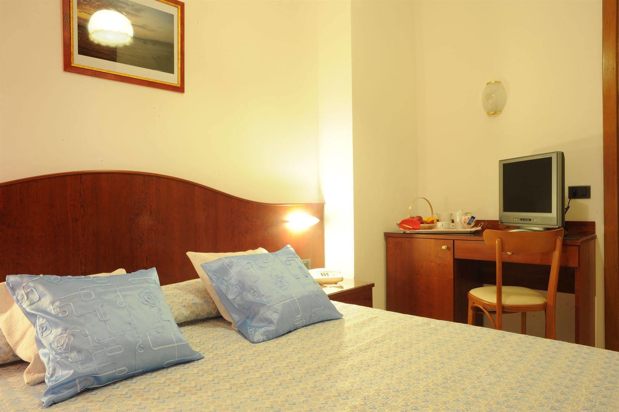 Grifone Hotel Perugia Buitenkant foto