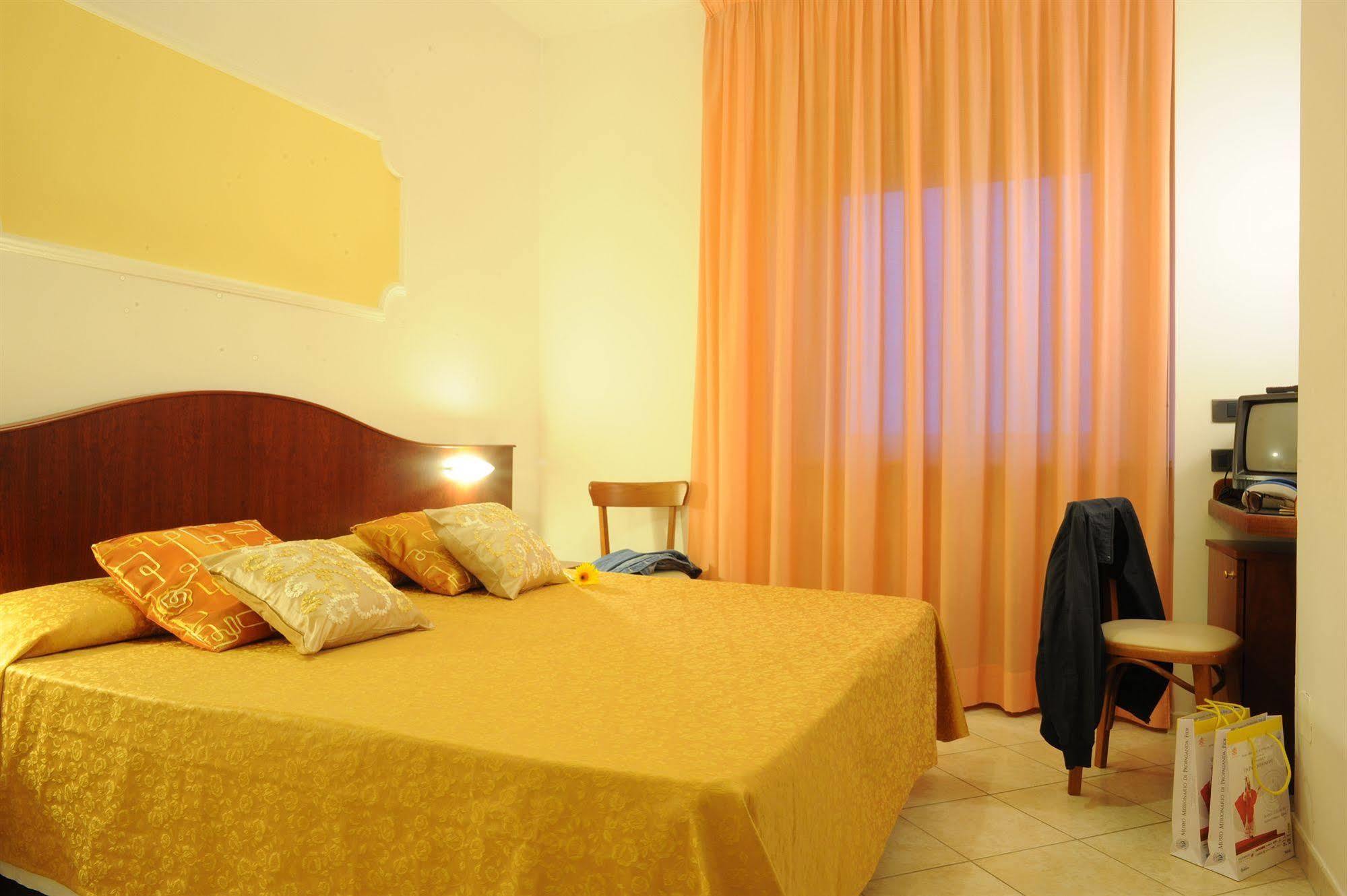 Grifone Hotel Perugia Buitenkant foto