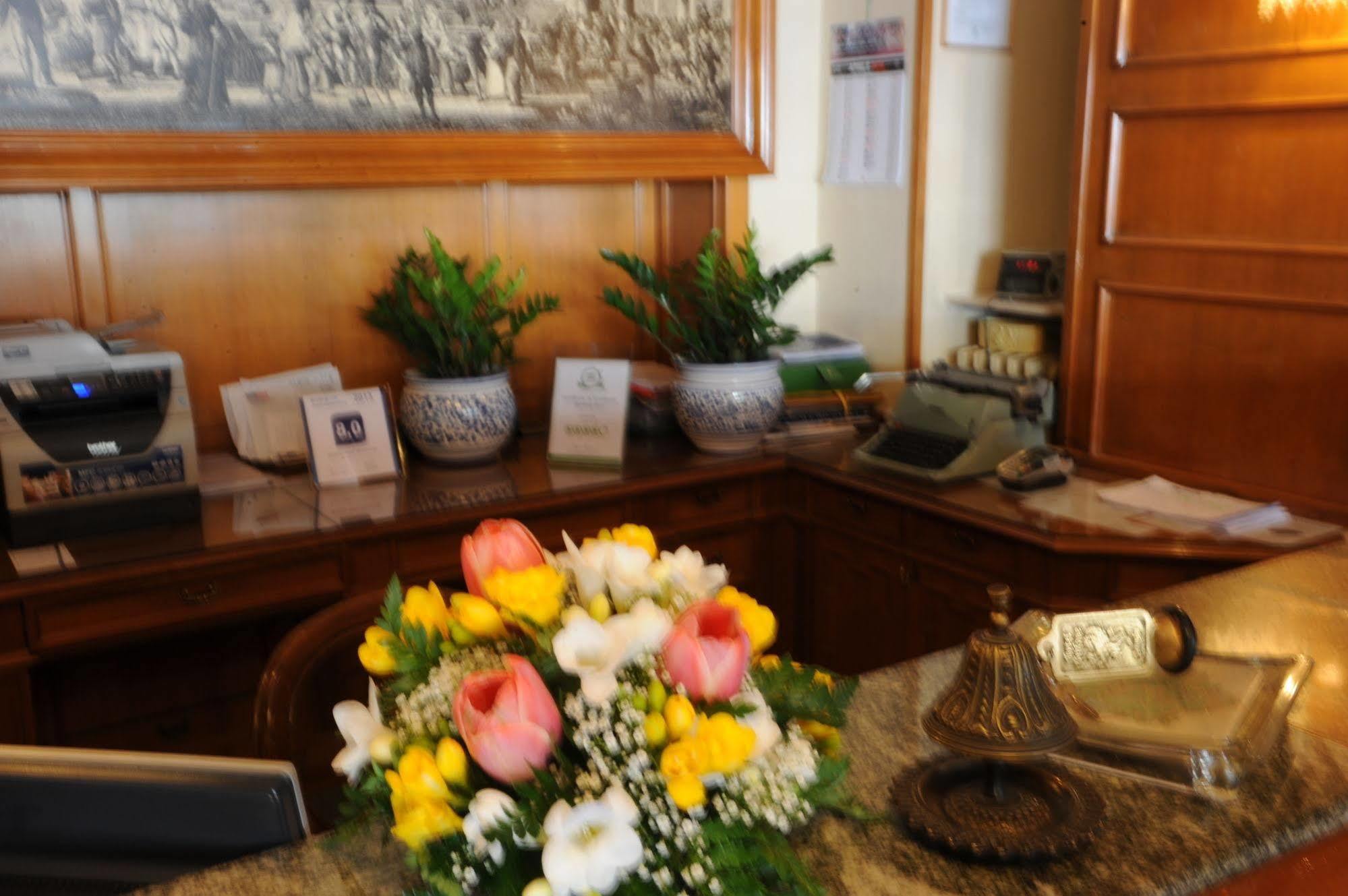 Grifone Hotel Perugia Buitenkant foto