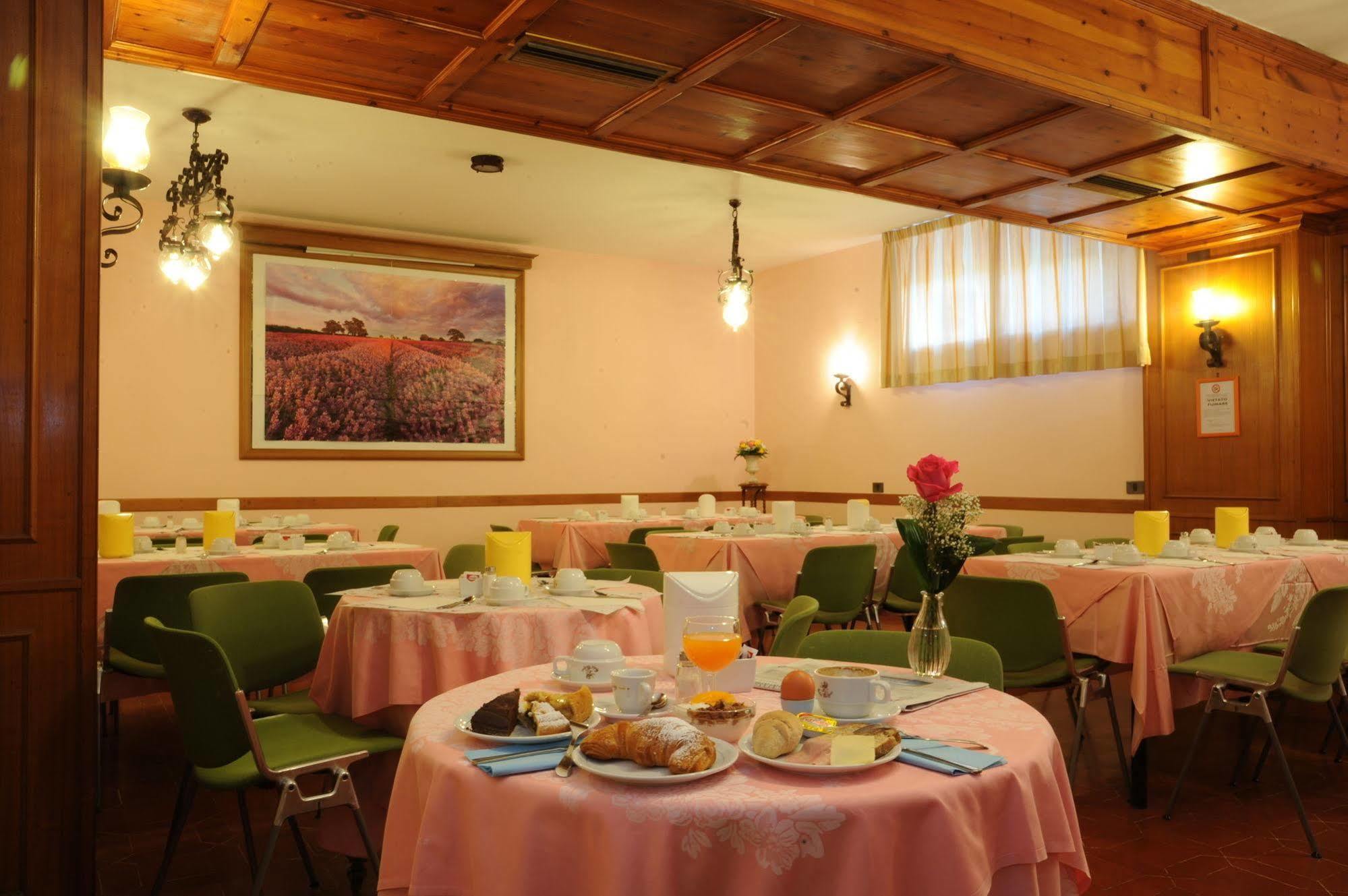 Grifone Hotel Perugia Buitenkant foto
