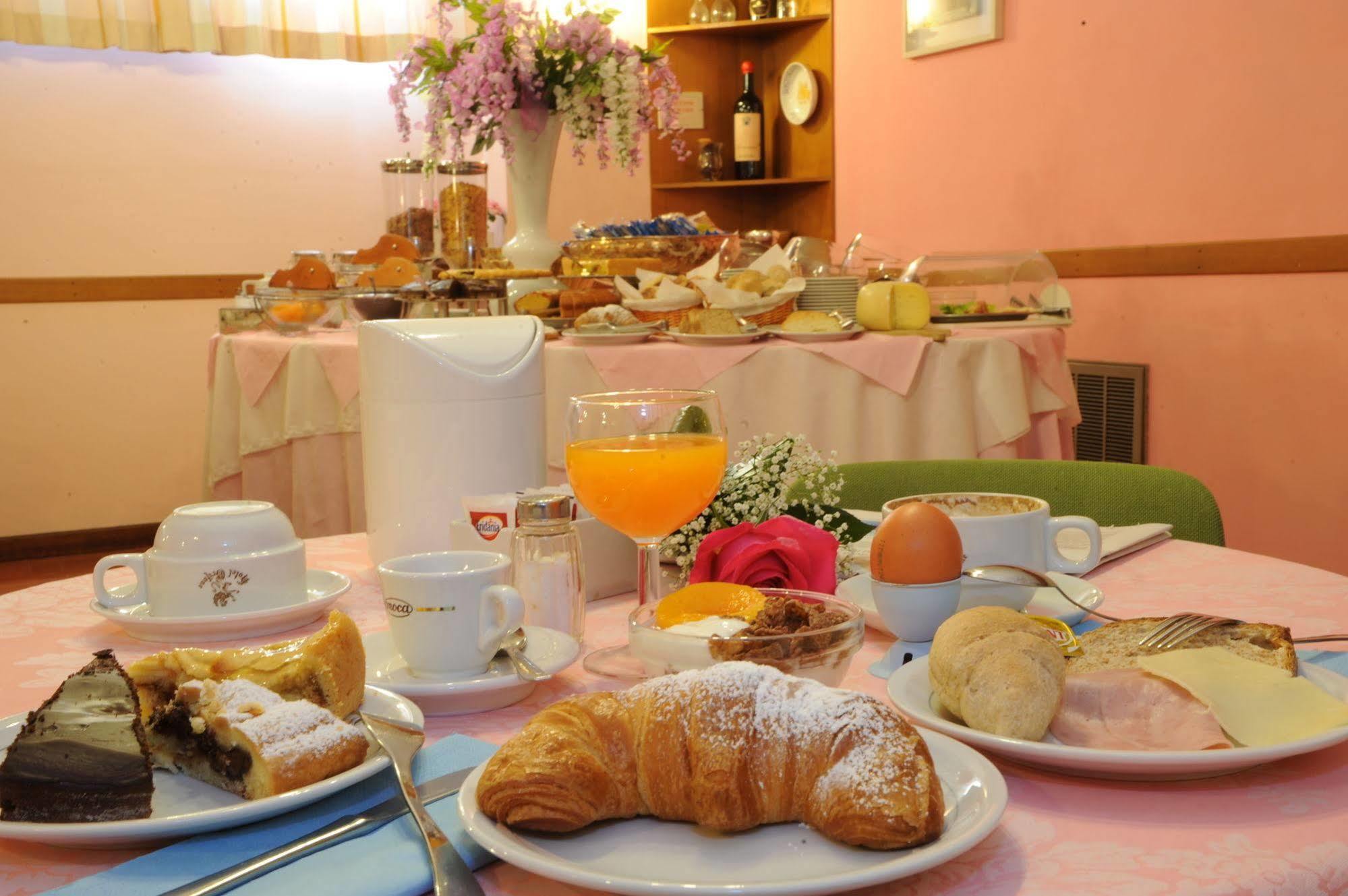 Grifone Hotel Perugia Buitenkant foto