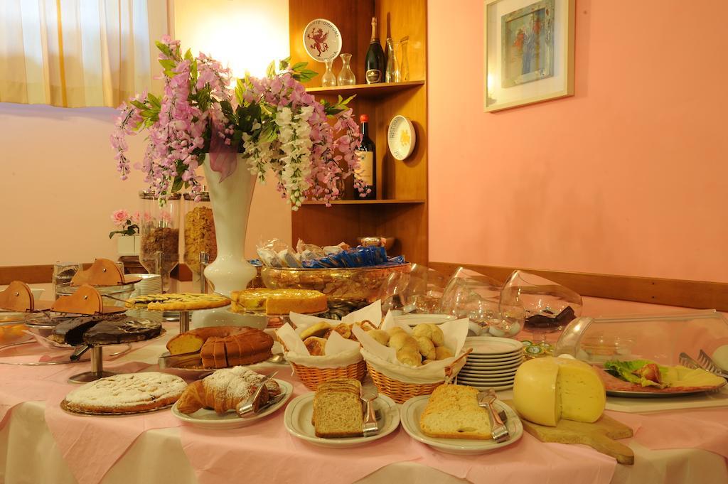 Grifone Hotel Perugia Buitenkant foto